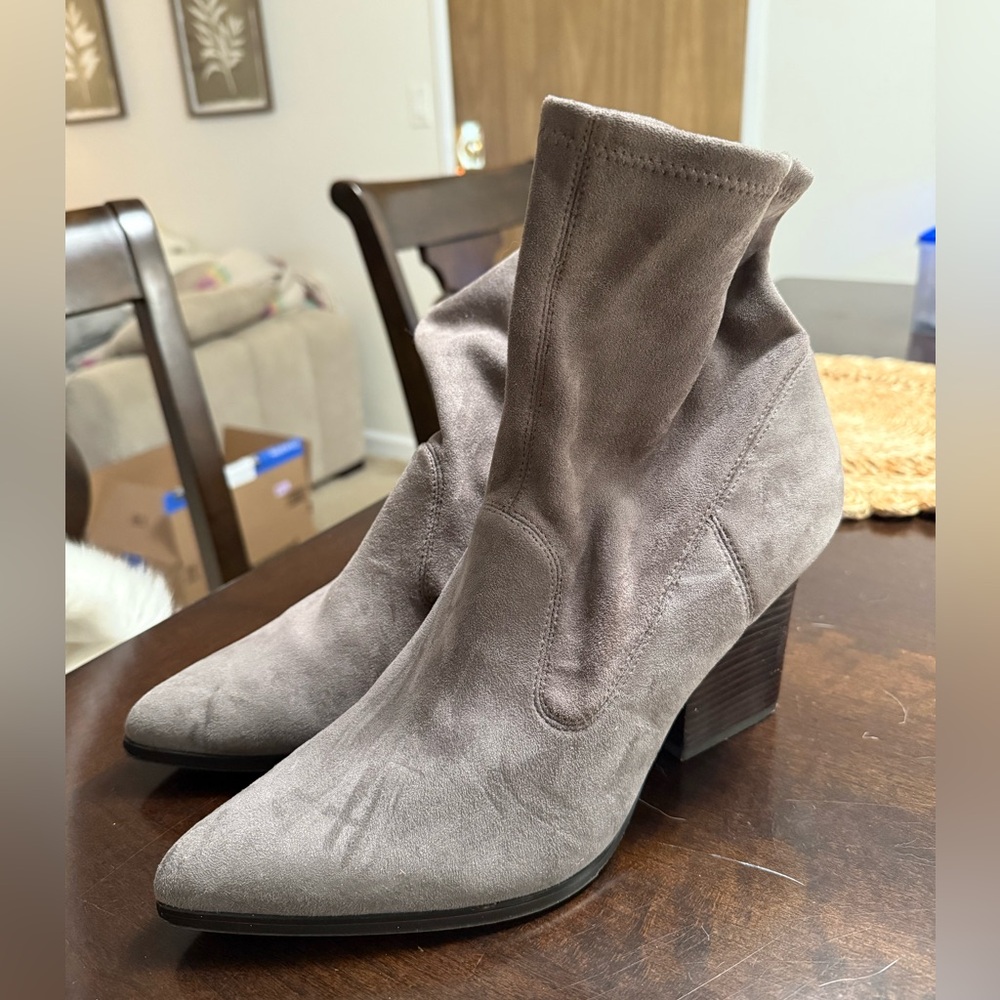 Donald J. Pliner Vinca Gray Suede Stacked Heel  Ankle Boot Sz 10  NWOT
